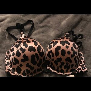 3 Victoria’s Secret bras 34C